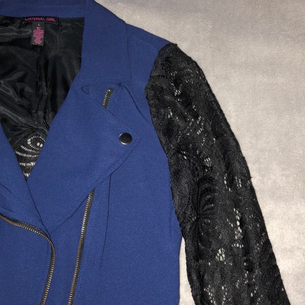 Blazer - Picture 3 of 3